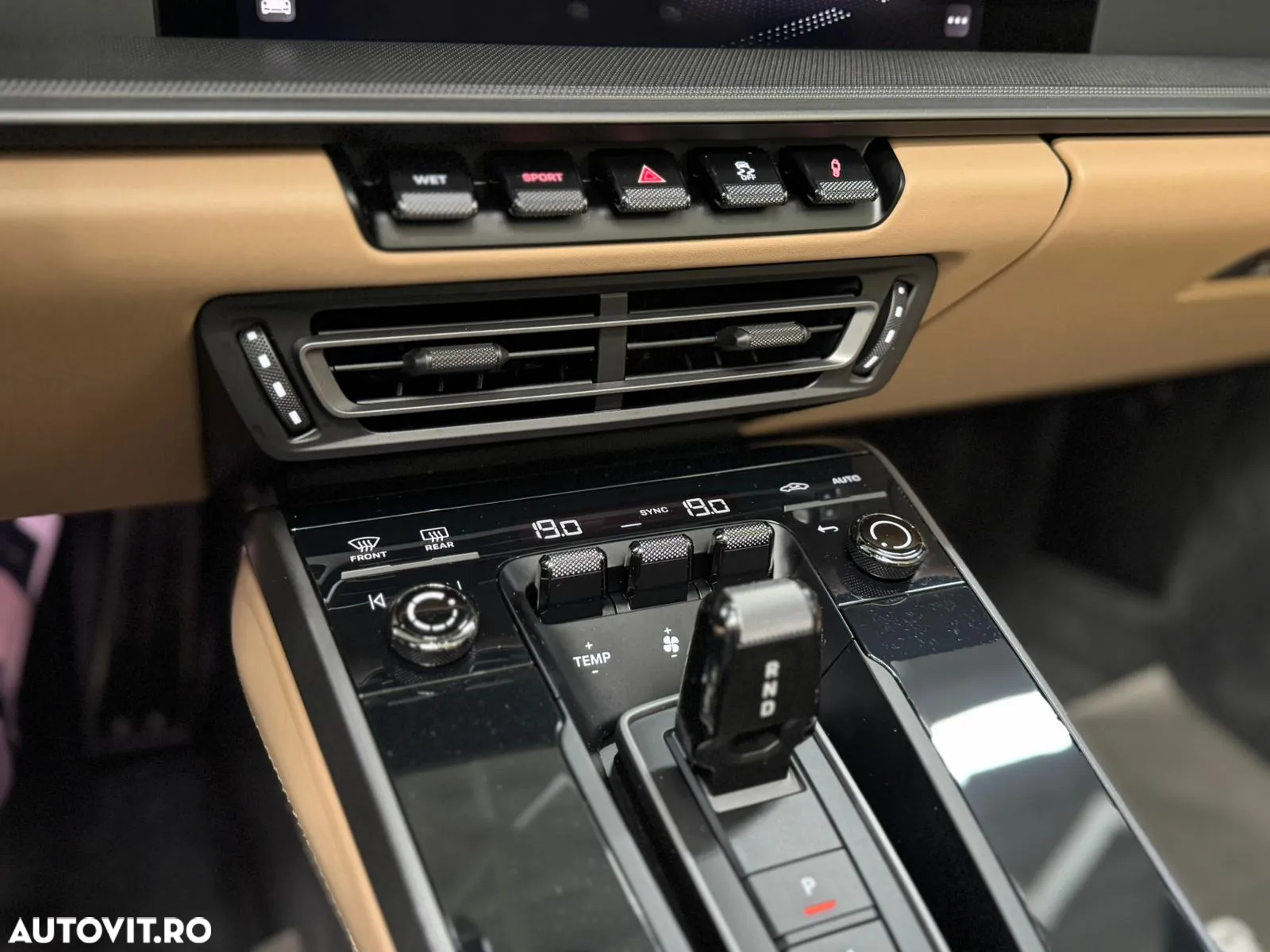Porsche 911 Carrera Cabriolet PDK - 14