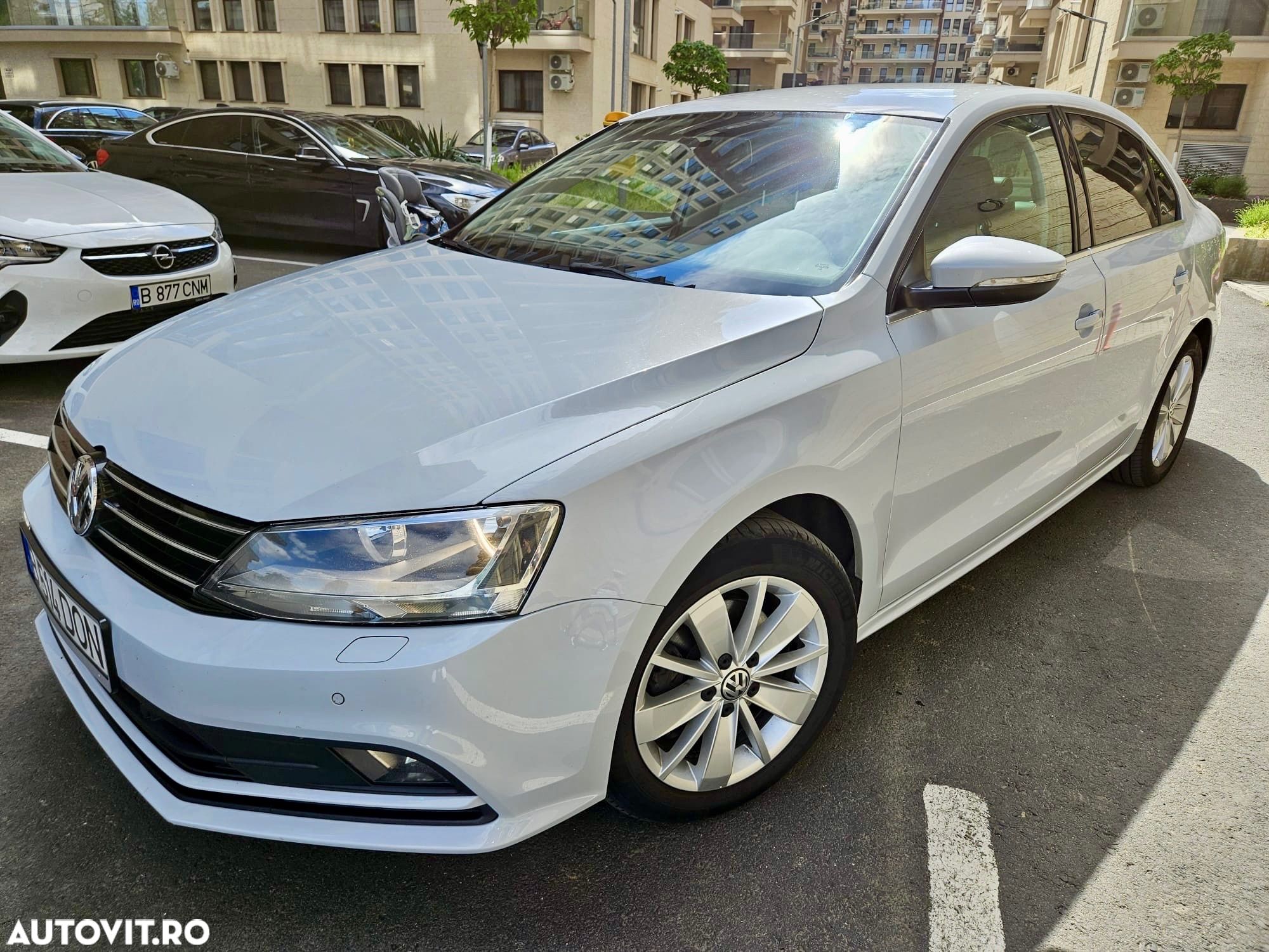 Volkswagen Jetta 2.0 TDI DSG Comfortline - 1