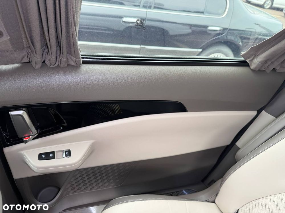 Kia Carnival - 24