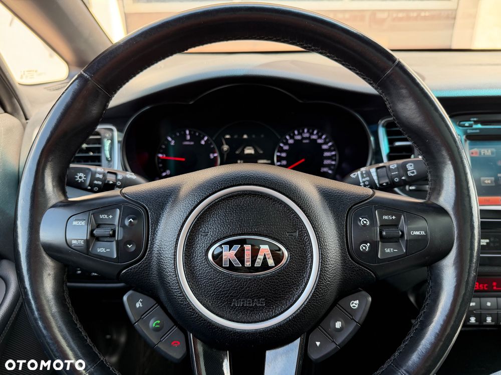 Kia Carens - 19