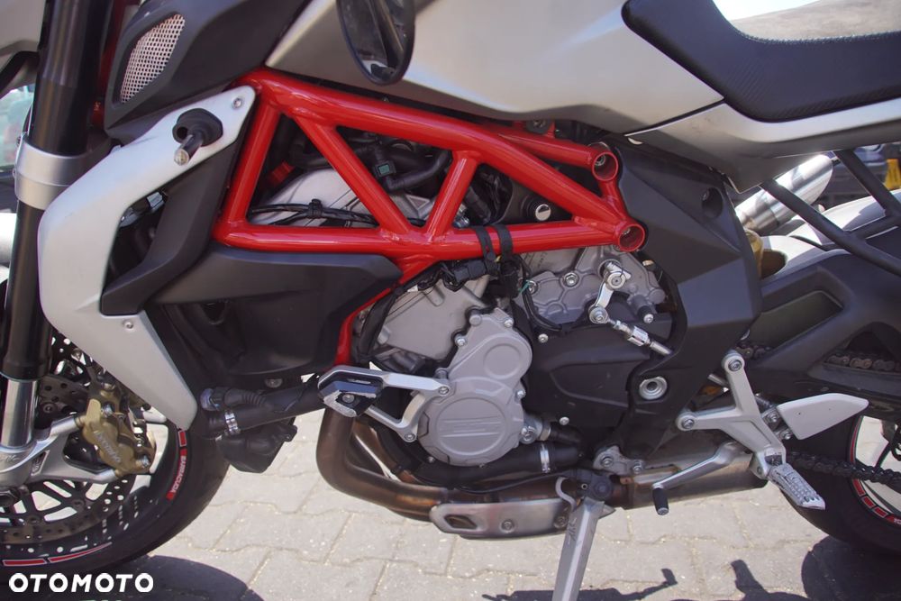 Motocykl na części 692106889 MV Agusta B3 800 Brutale 800 92 kw 2014 silnik lampa licznik lagi laga zbiornik felga tarcza rama owiewka - 10