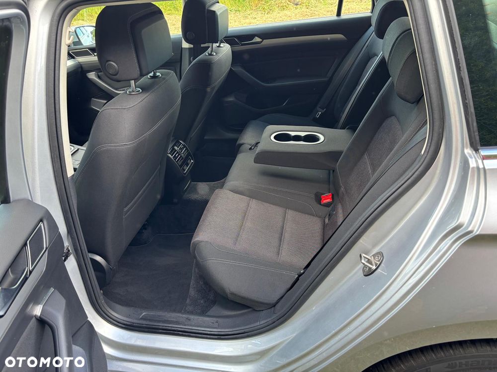 Volkswagen Passat 2.0 TDI SCR Comfortline DSG - 11