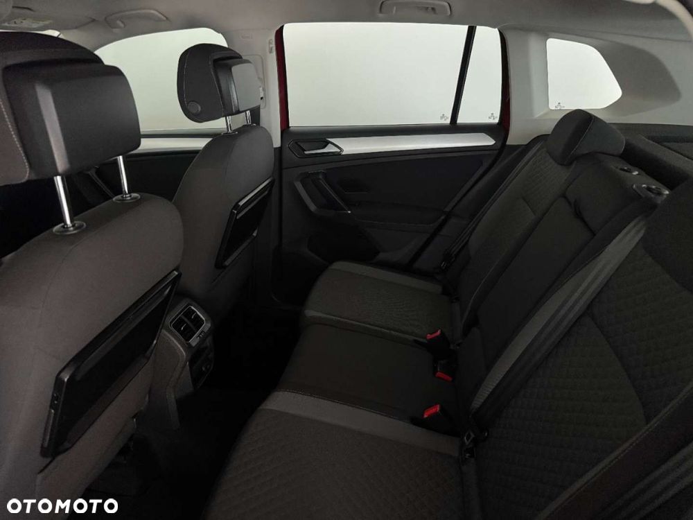 Volkswagen Tiguan - 26