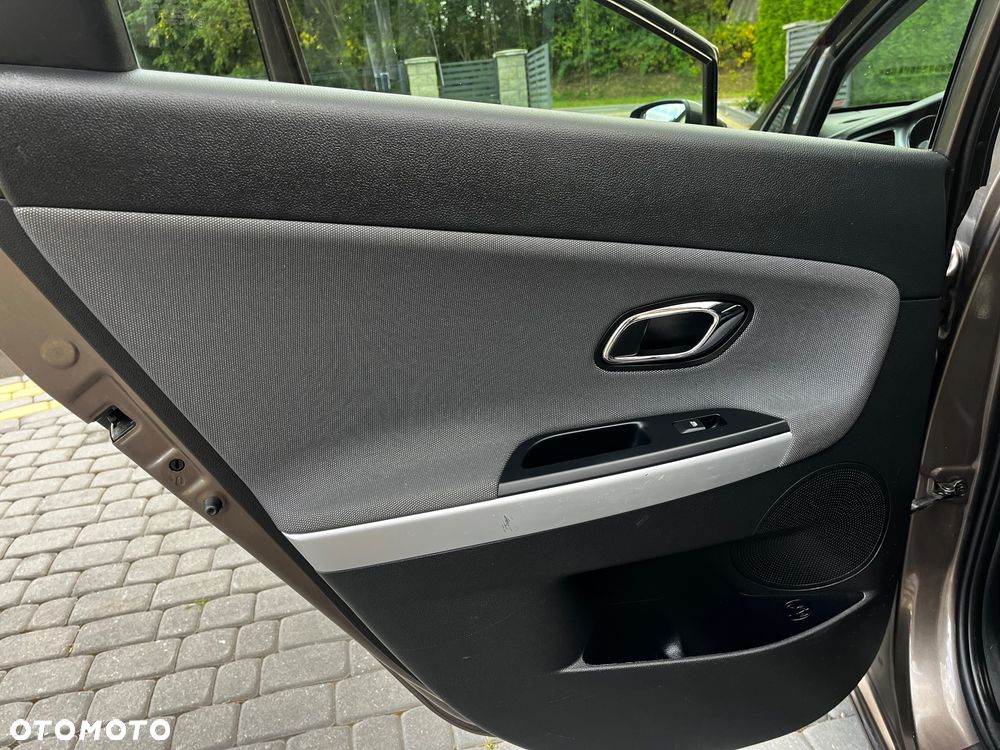 Kia Ceed 1.6 CRDi 128 Dream Team Edition - 14