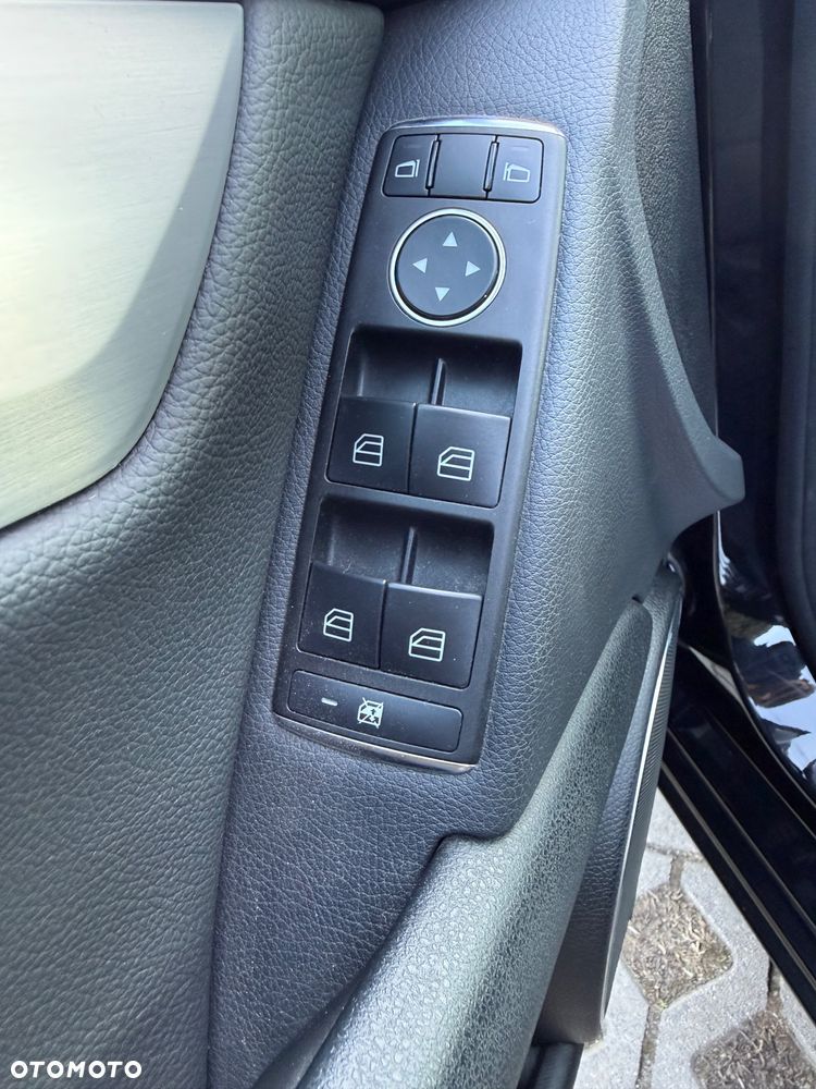 Mercedes-Benz Klasa C 180 CGI Automatik BlueEFFICIENCY Avantgarde - 14