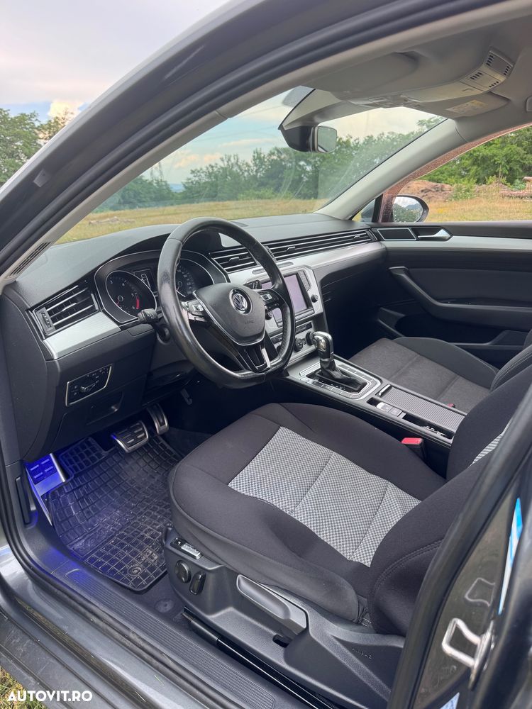 Volkswagen Passat 2.0 TDI DSG Highline - 9