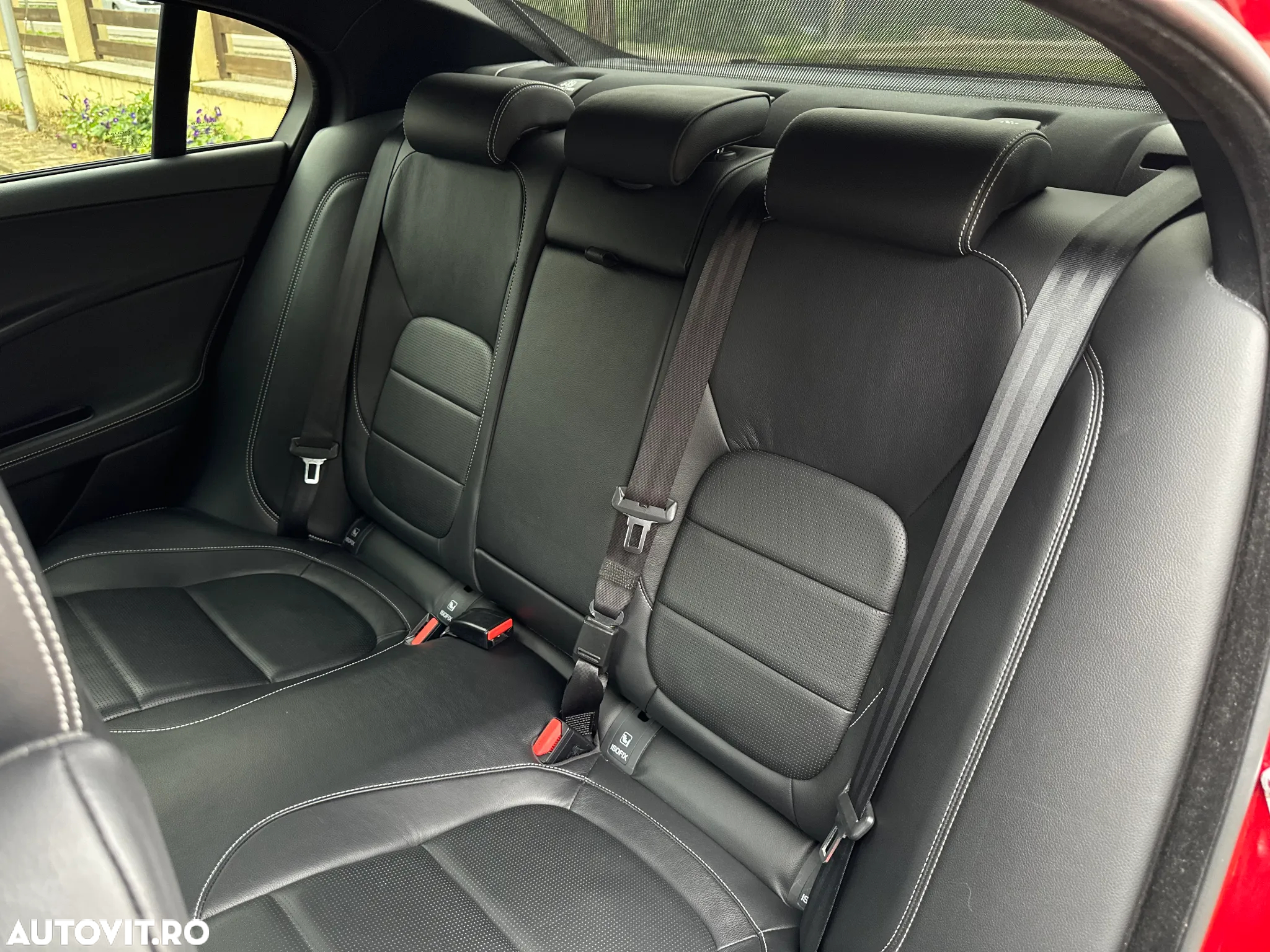 Jaguar XE RWD S - 30