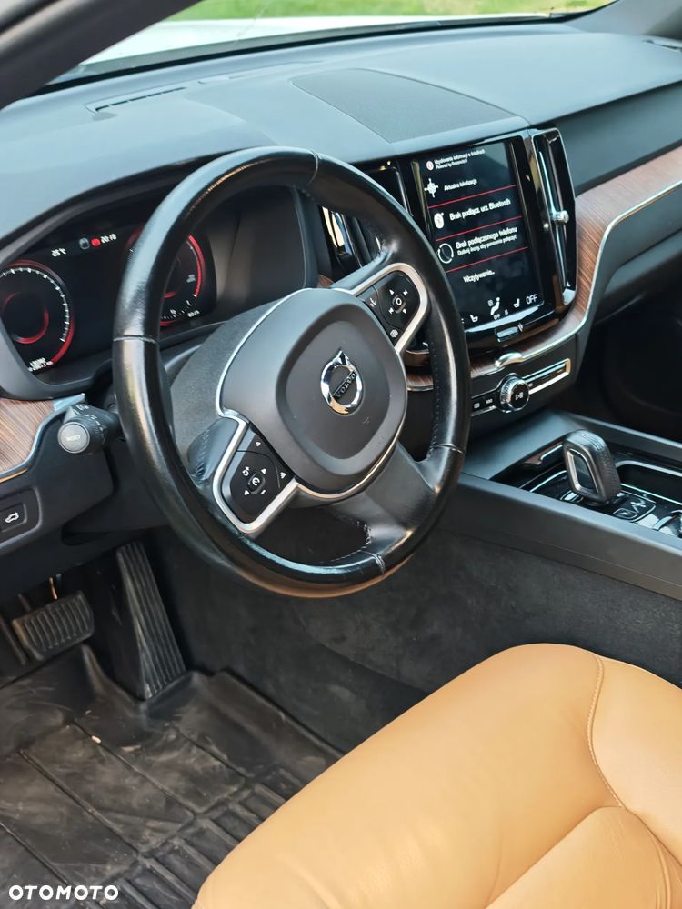 Volvo XC 60 B4 D AWD Momentum Pro - 4