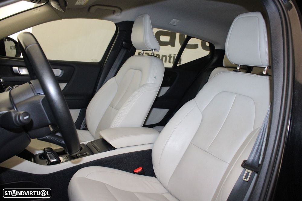 Volvo XC 40 2.0 D3 Momentum Plus Geartronic — fotografia 26