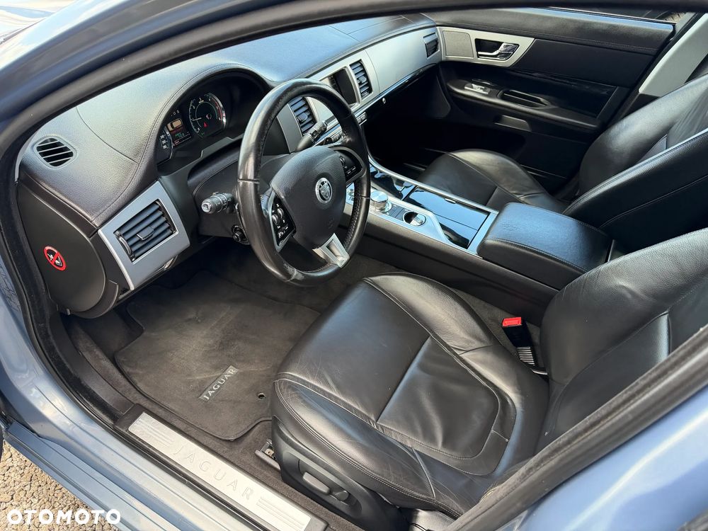 Jaguar XF 2.2 - 23