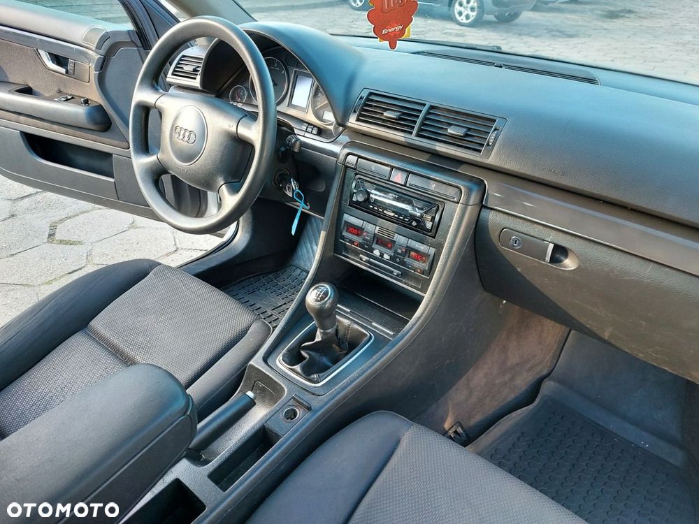 Audi A4 Limousine - 14