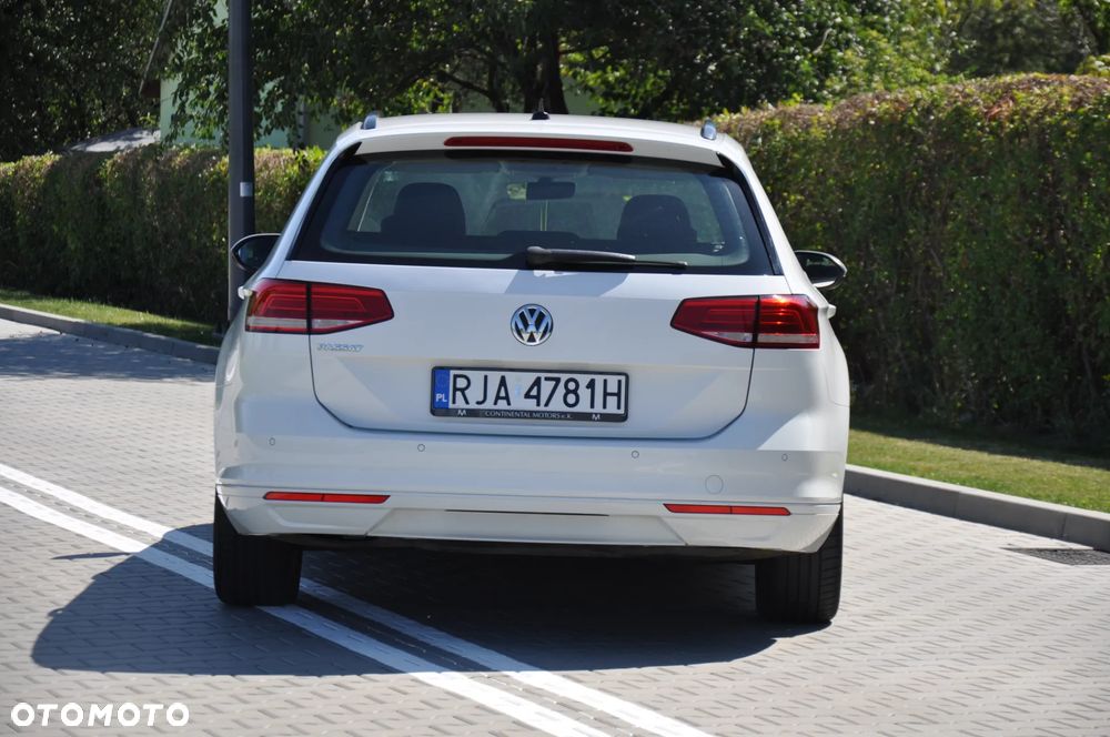 Volkswagen Passat 2.0 TDI SCR Comfortline - 32