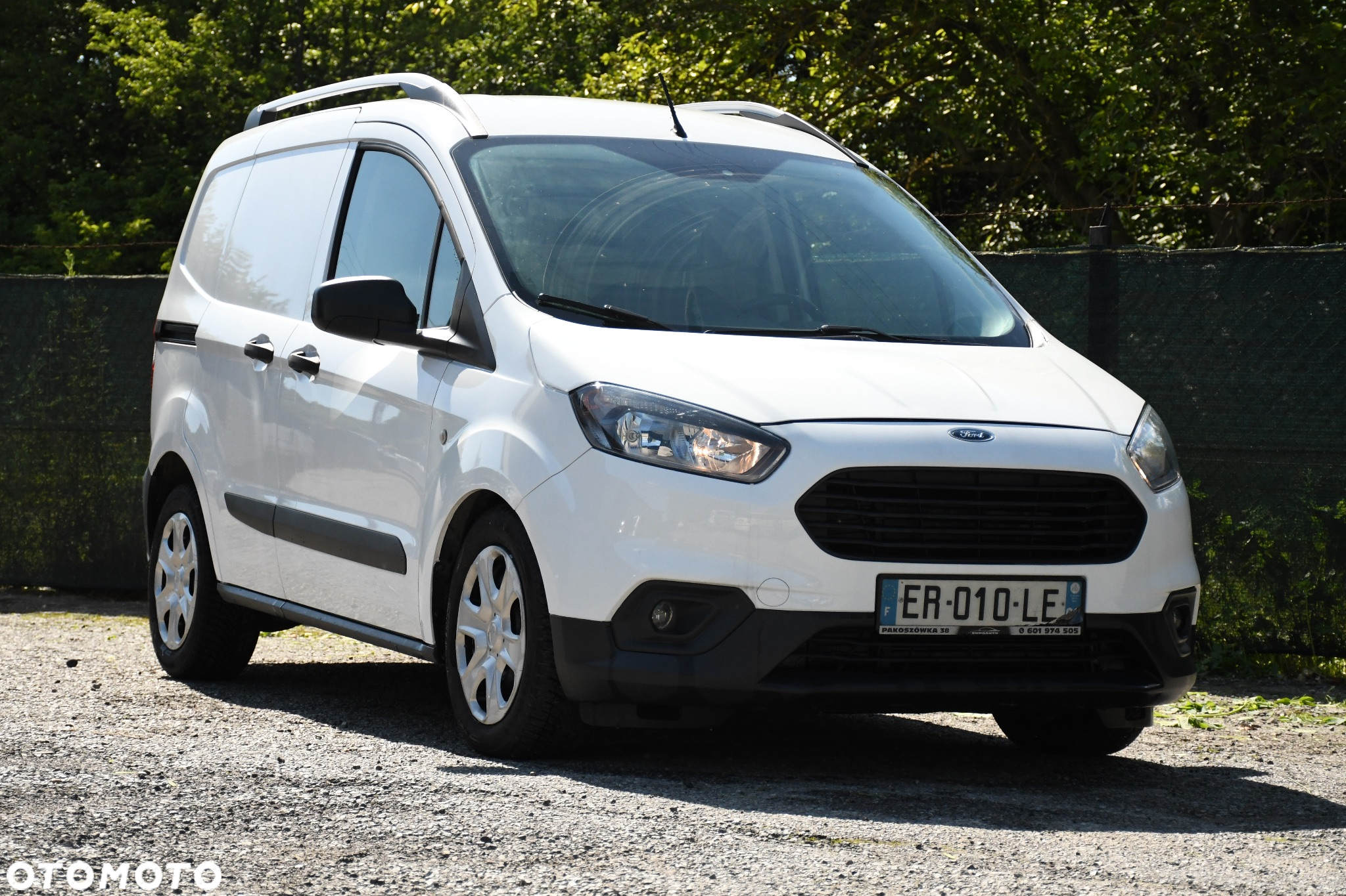 Ford Transit Courier - 16