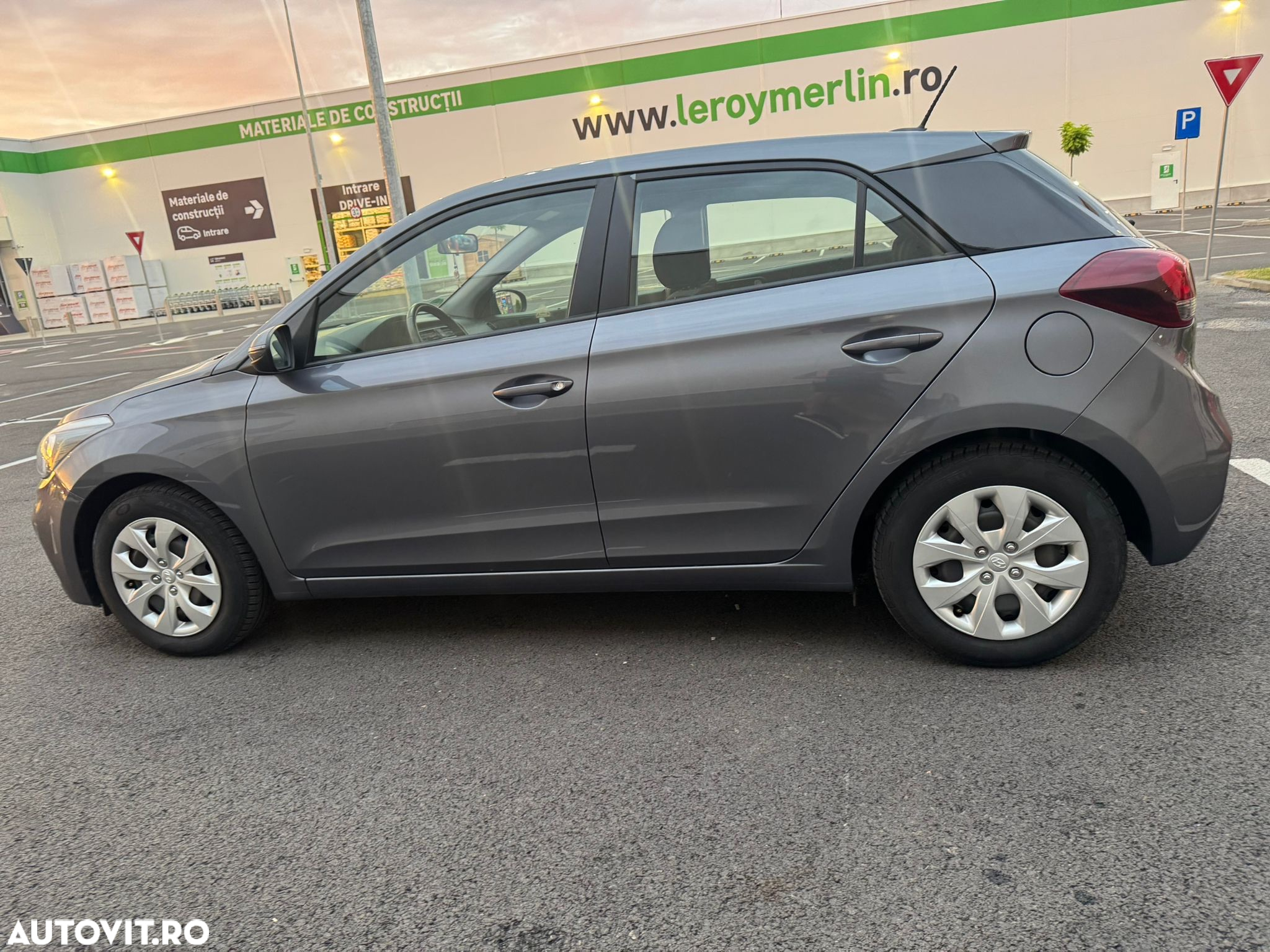 Hyundai i20 blue 1.4 Active Pure - 13
