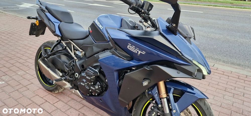 Suzuki GSX - 6