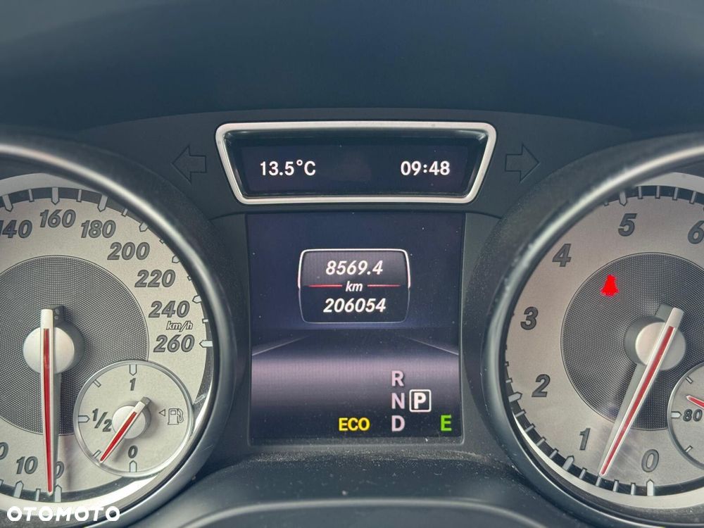 Mercedes-Benz CLA 200 7G-DCT AMG Line - 35