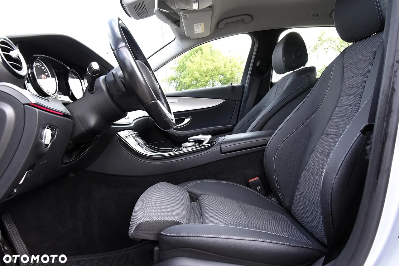 Mercedes-Benz Klasa E 220 d 4Matic T 9G-TRONIC Avantgarde - 7