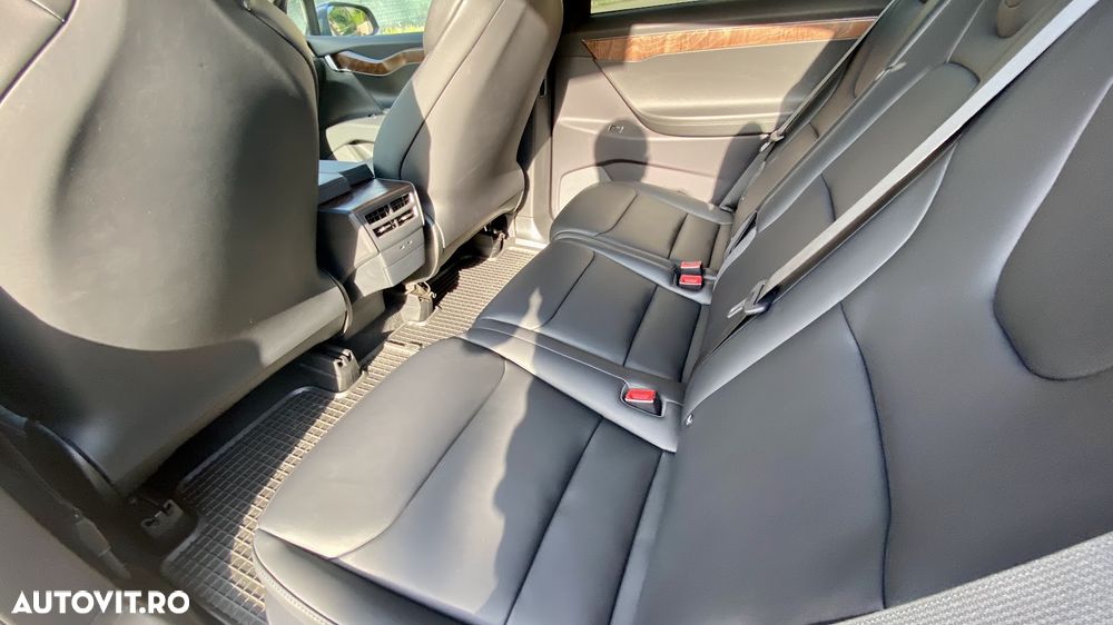 Tesla Model X - 20