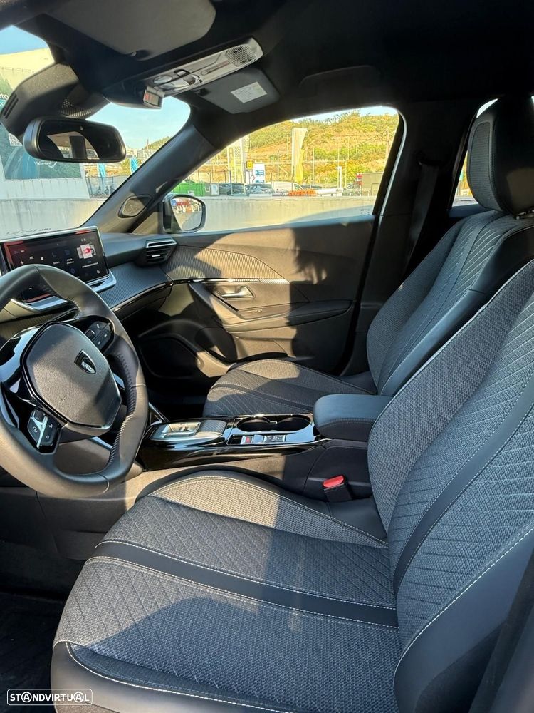 Peugeot 2008 1.2 Hybrid Allure e-DCS6 - 21