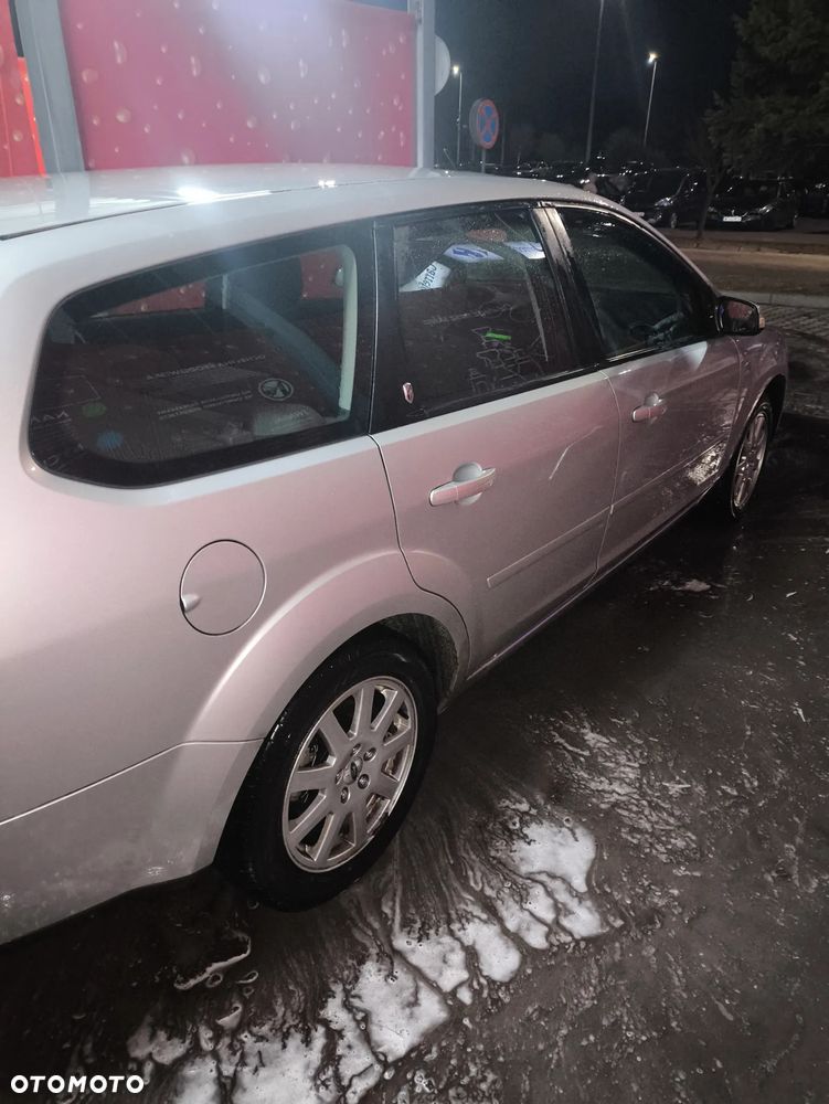 Ford Focus SW 2.0 16V Ghia - 9