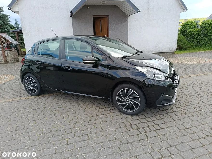 Peugeot 208 - 1