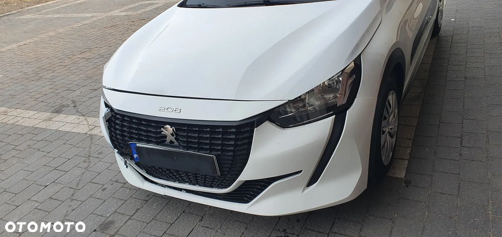 Peugeot 208 - 8