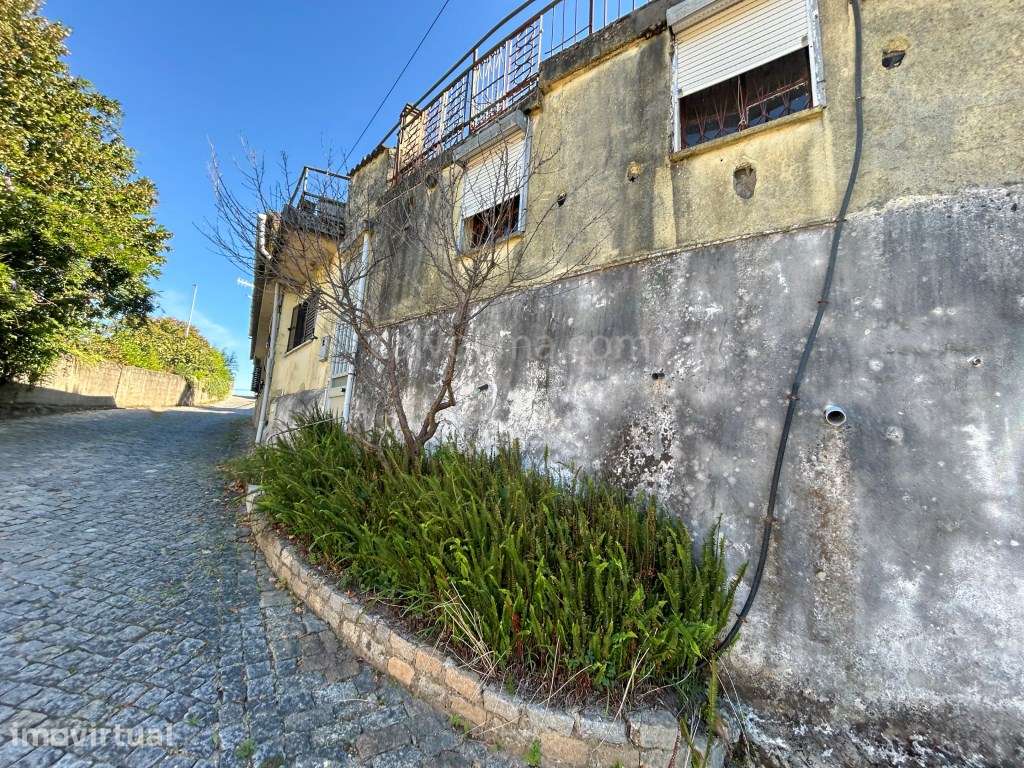 Moradia T3 para venda, situada no centro da vila de Melgaço, próxim... - Grande imagem: 2/17