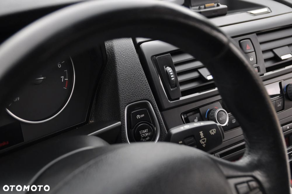 BMW Seria 1 118i Advantage - 24