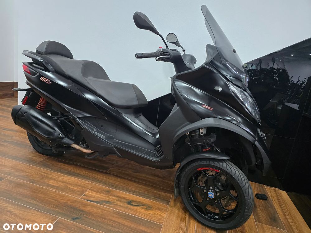 Piaggio MP-3 - 33