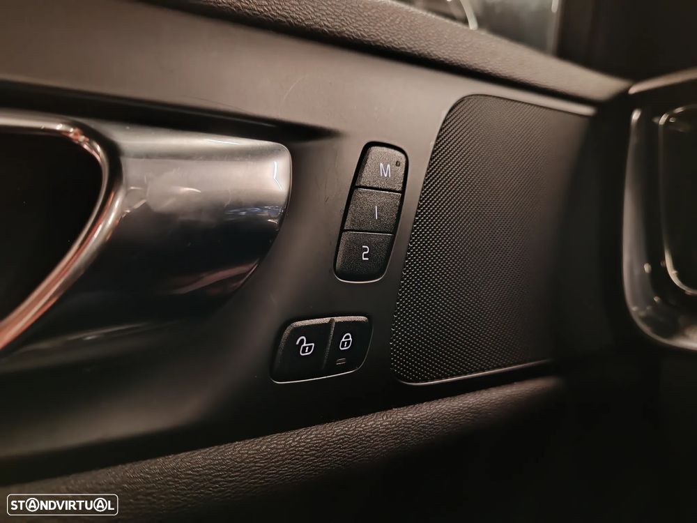 Volvo V60 2.0 D3 R-Design Geartronic - 26