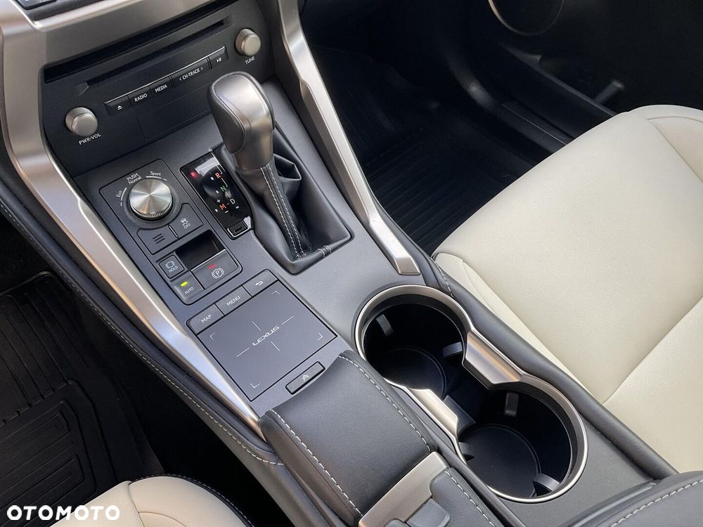 Lexus NX 300 F Impression AWD - 29