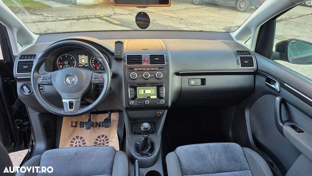 Volkswagen Touran 2.0 TDI DPF BlueMotion Technology Highline - 9
