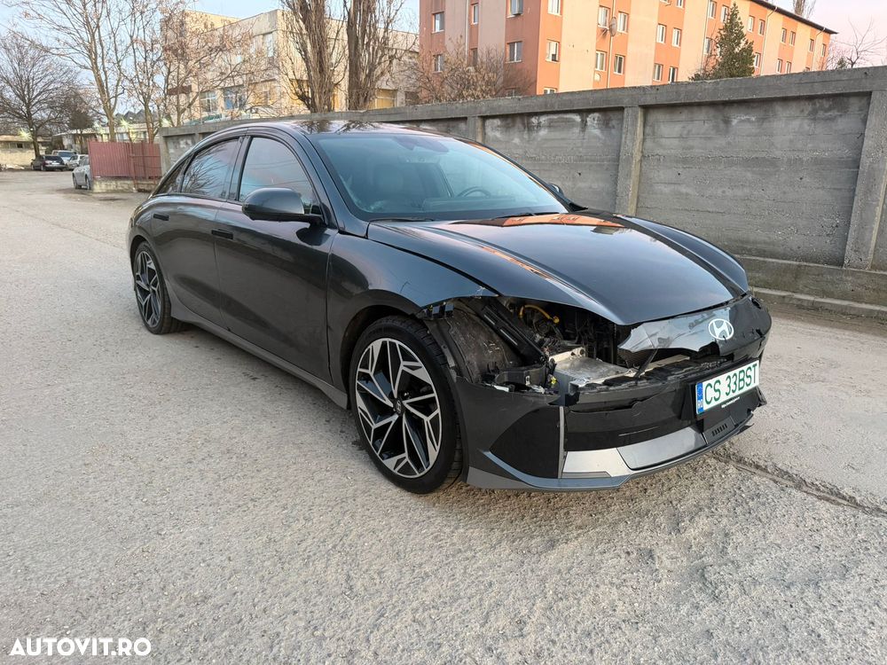 Hyundai IONIQ - 3