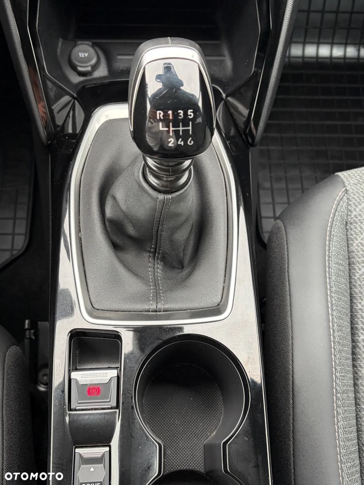 Peugeot 2008 PureTech 100 Allure S&S BVM6 - 16
