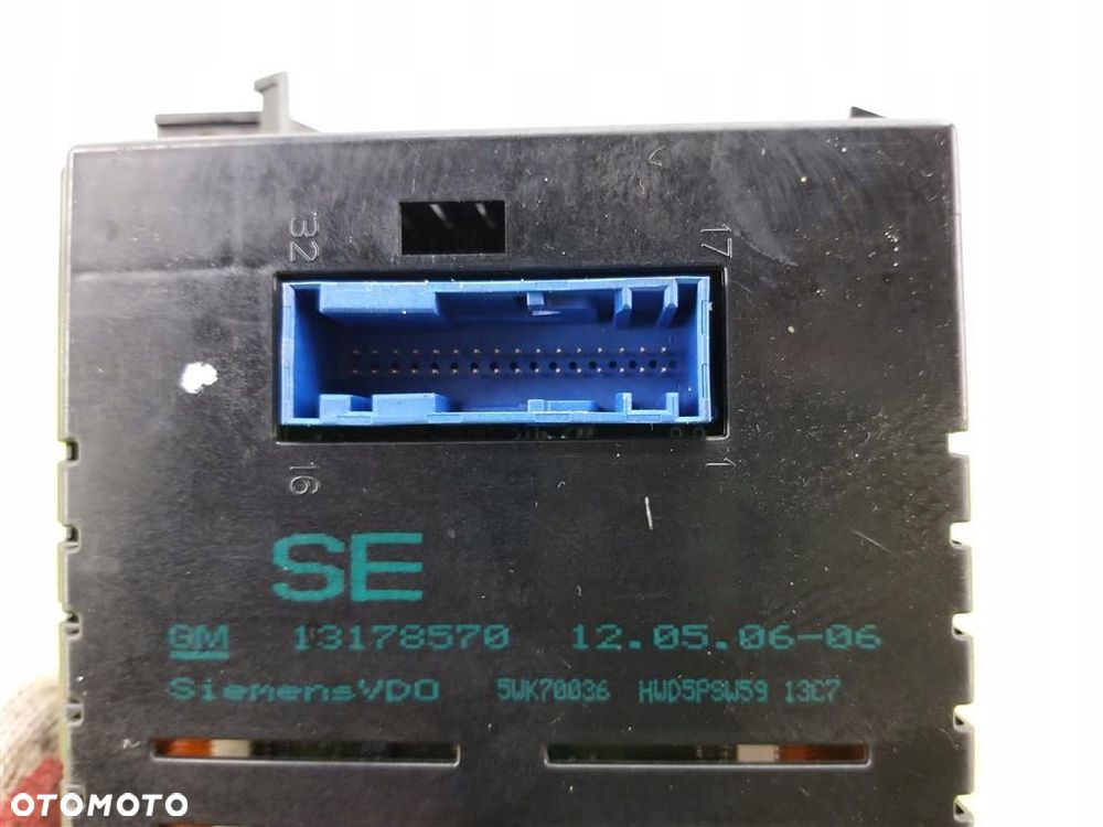 Radio FABRYCZNE CD30 MP3+ wyświetlacz kpl Opel Astra III H 2004-2006 - 2