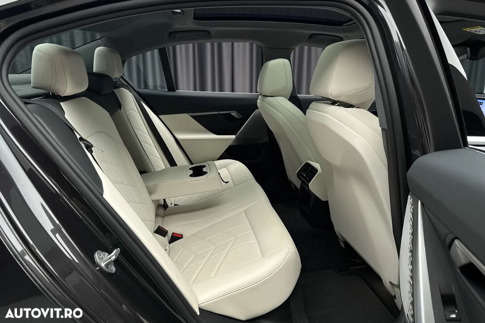 BMW Seria 5 520d Aut. - 31