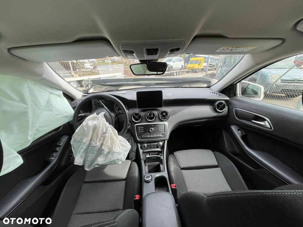 Mercedes-Benz GLA 200 d 7G-DCT - 5