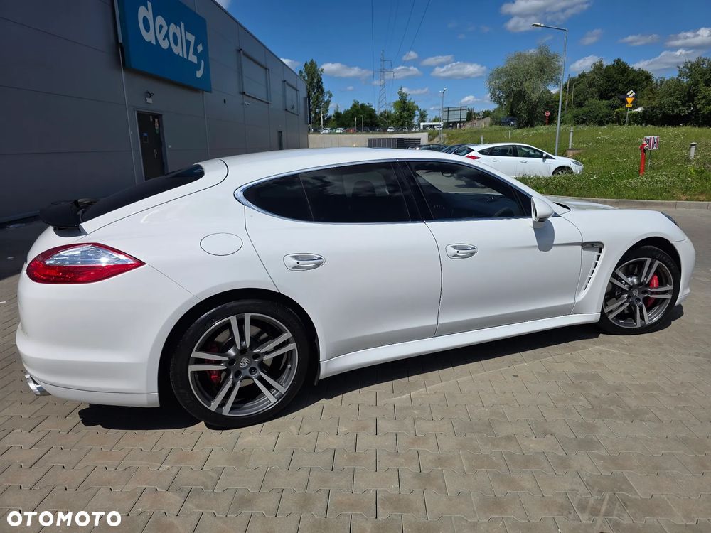 Porsche Panamera Turbo - 12