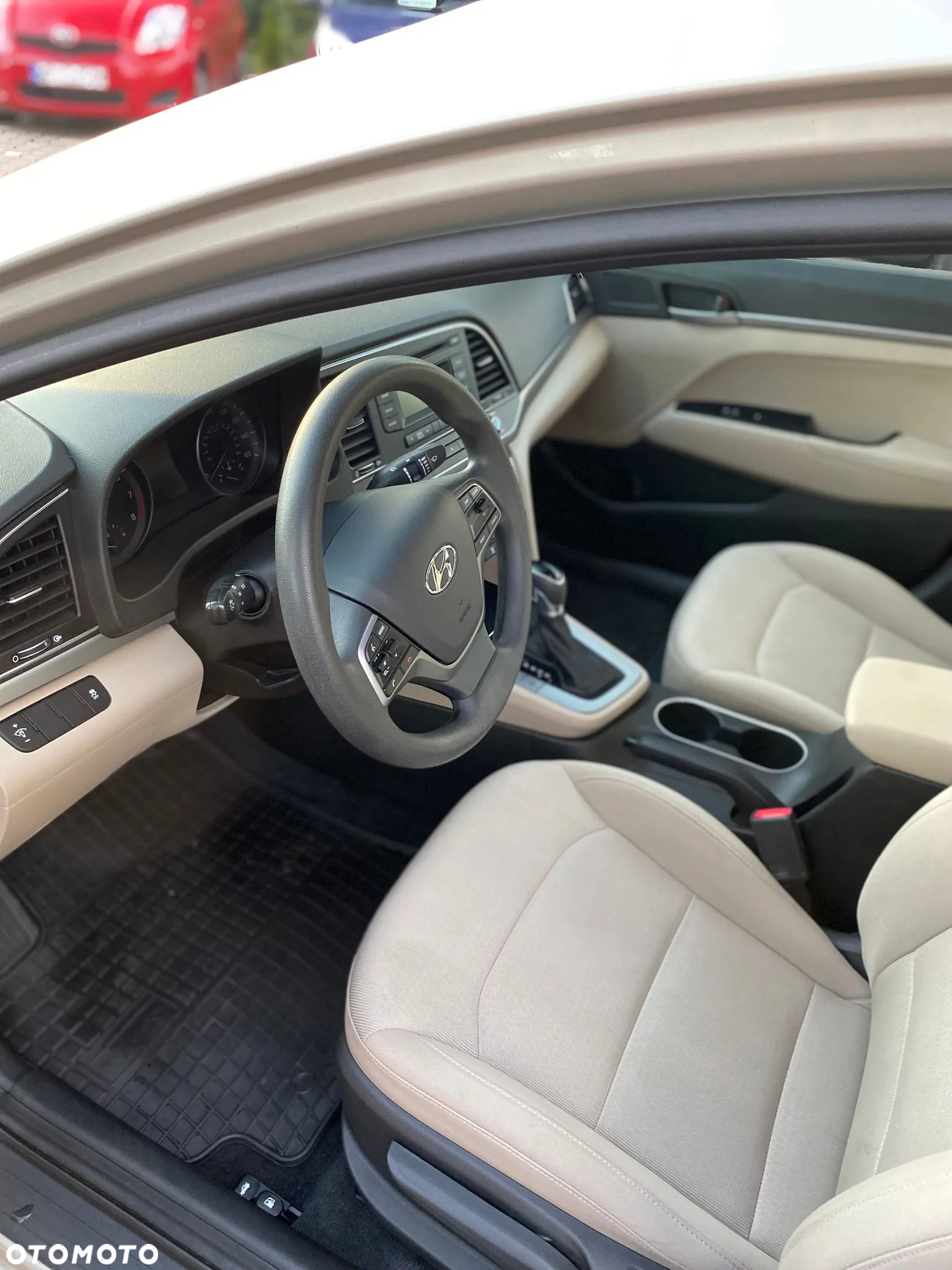 Hyundai Elantra - 32