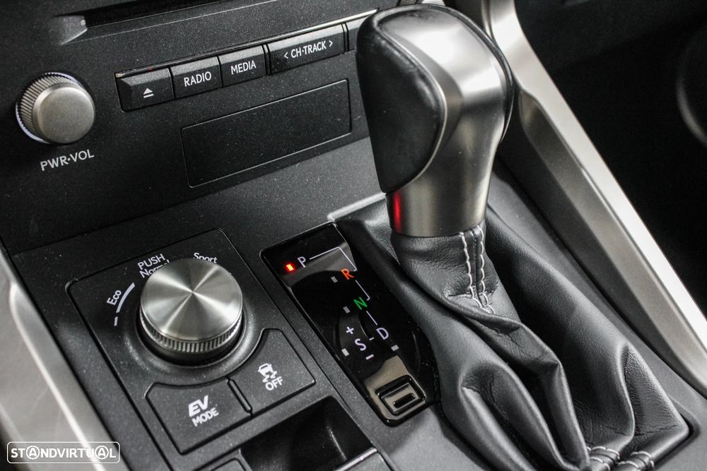 Lexus NX 300h Executive+ - 52