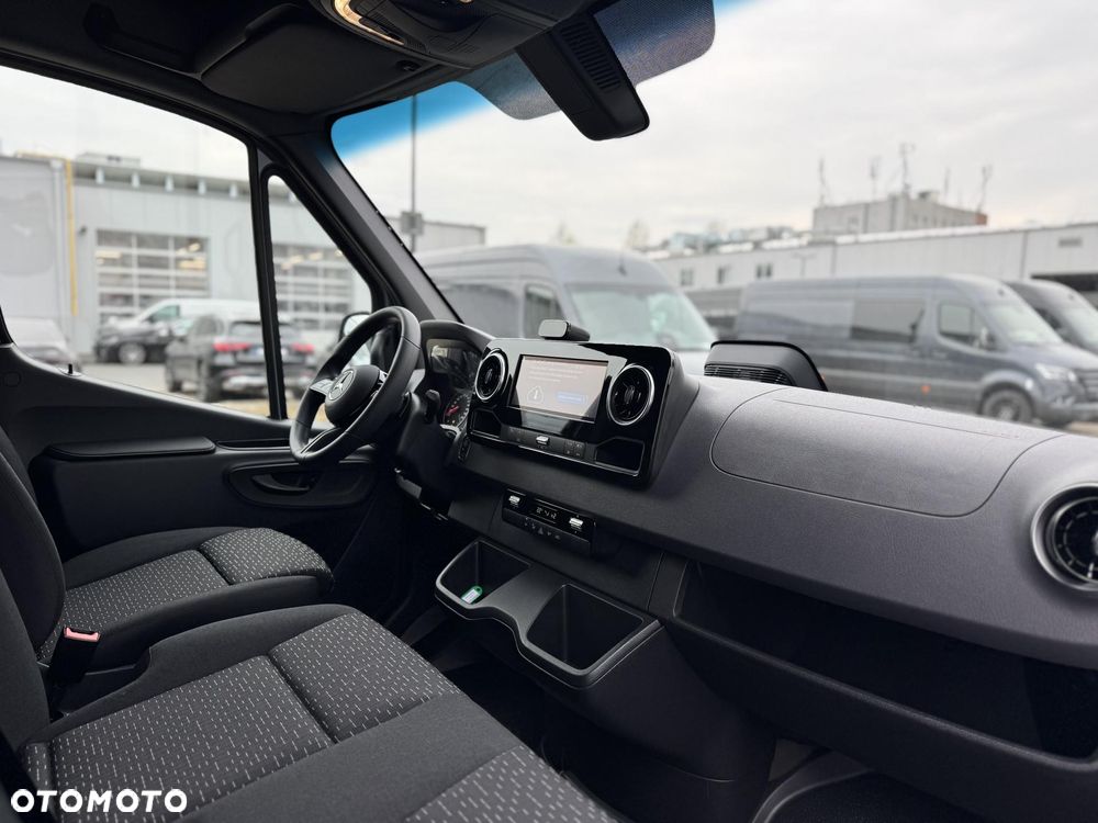 Mercedes-Benz Sprinter - 11