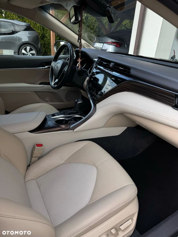 Toyota Camry - 2