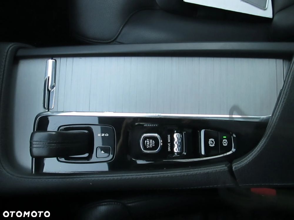 Volvo XC 90 B5 D AWD Geartronic Momentum Pro - 13