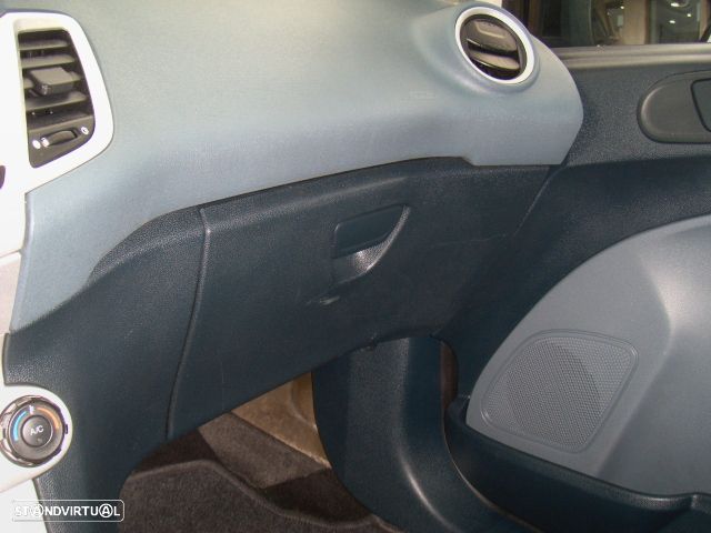 Ford Fiesta 1.4 TDCI Titanium - 22