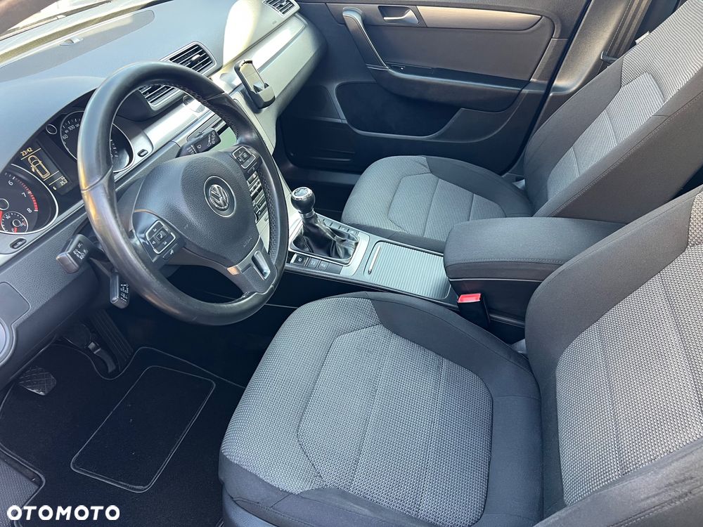 Volkswagen Passat - 8