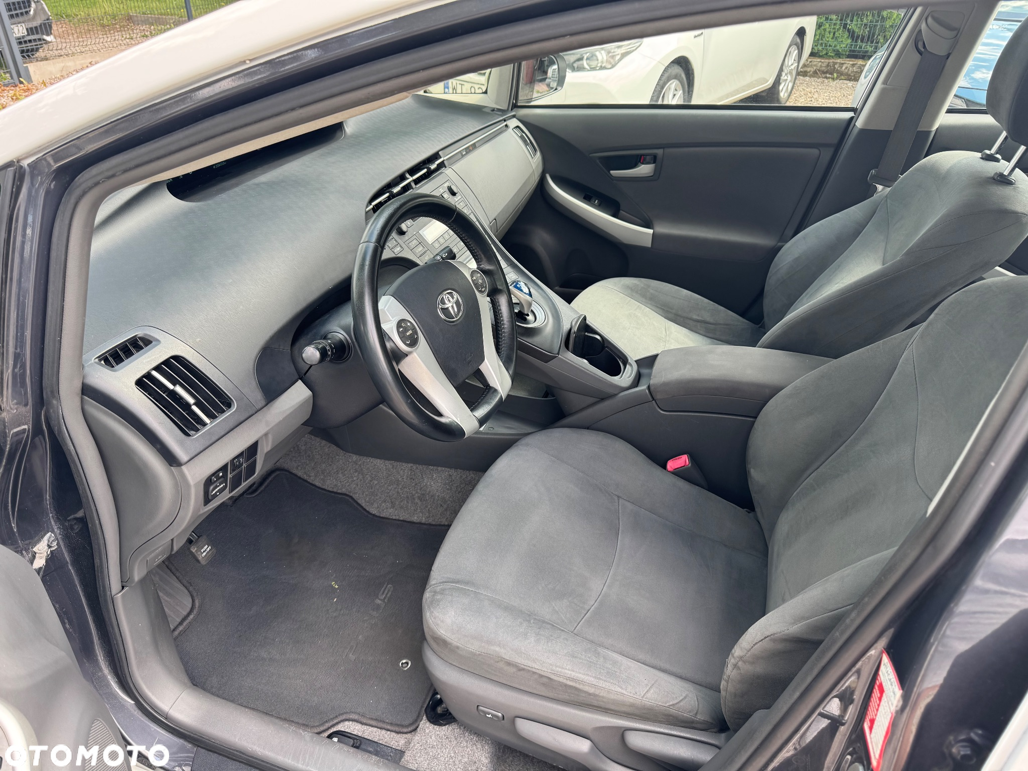Toyota Prius (Hybrid) Comfort - 16