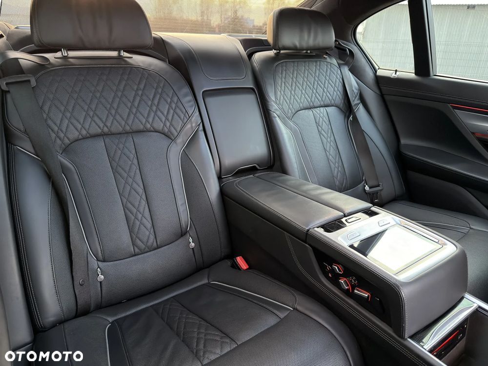 BMW Seria 7 - 23