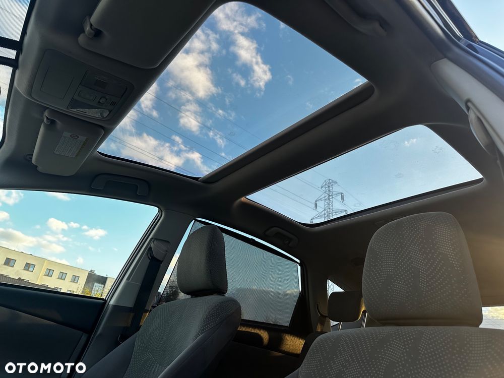 Toyota Prius+ (Hybrid) - 35