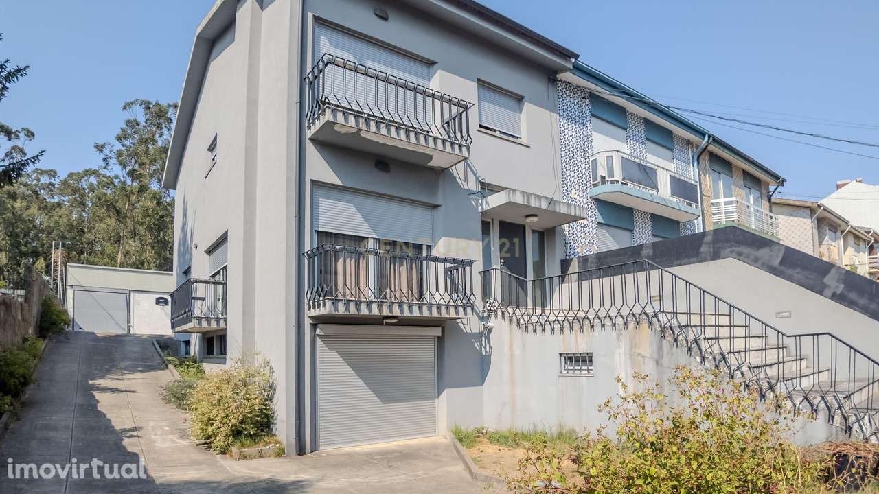 Moradia T4 de 3 Pisos com Garagem Ampla – Senhora da Hora - Grande imagem: 2/30