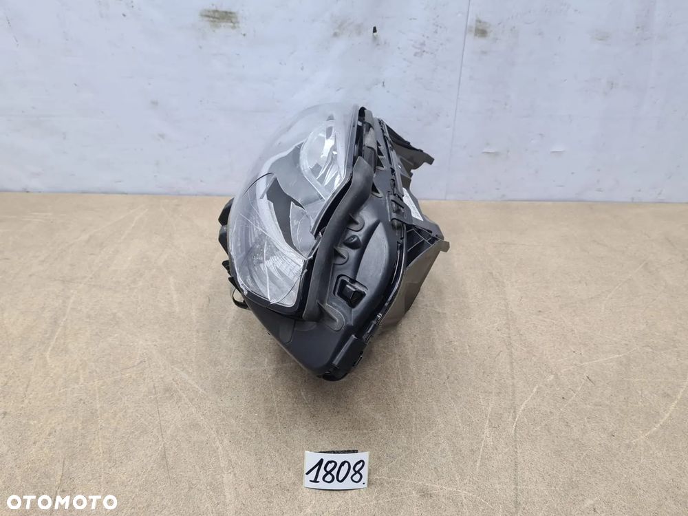 Mercedes B Klasa W246 lift 16- lampa prawa przednia prawy przód A2468205461 - 2